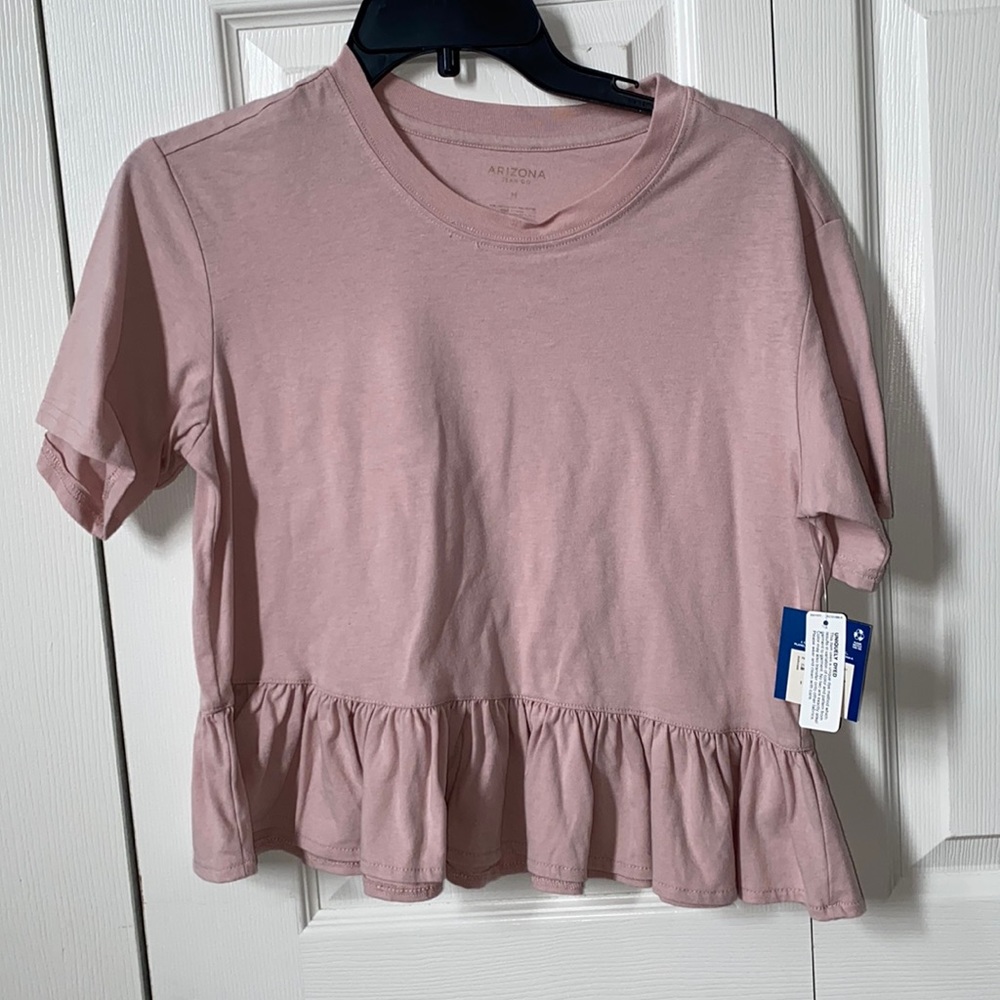 cropped light pink shirt
